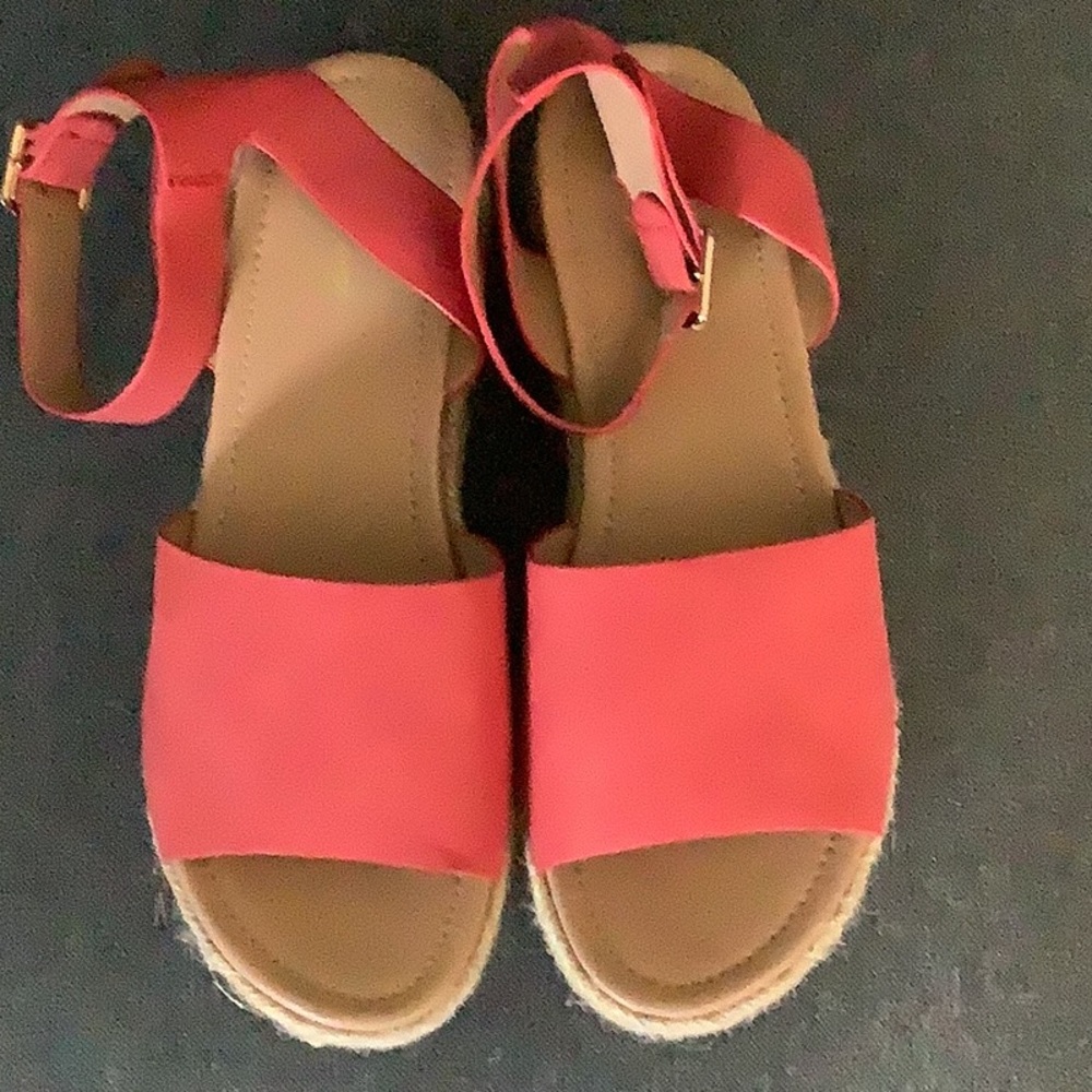 Luffymomo red platform sandals size 9